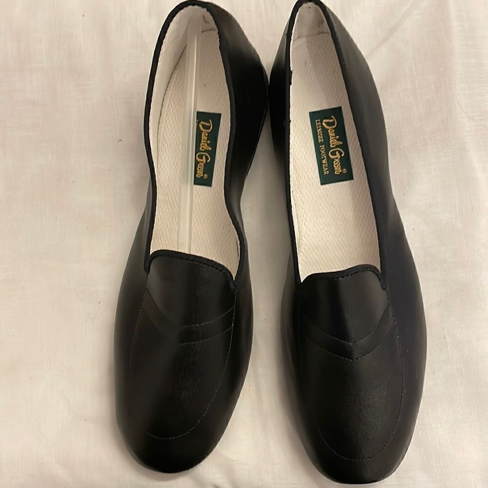 DANIEL GREEN BLACK LEATHER HOUSE SLIPPERS.  NEW